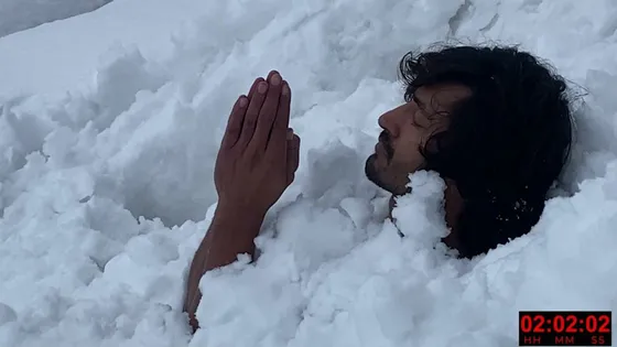 Vidyut Jammwal goes into the Himalayan range to meditate buried in snow