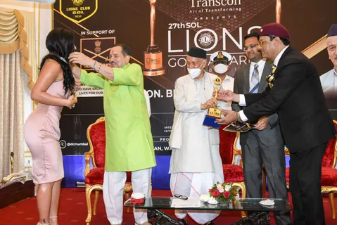 The super fit girl, Krishna Shroff receives the 'Fitness Enthusiastic of The Year 2020-2021' at the 27th Sol Lions Gold Award 2021.The award was given to her by the honorable Governor of Maharashtra -Bhagat Singh Koshyari