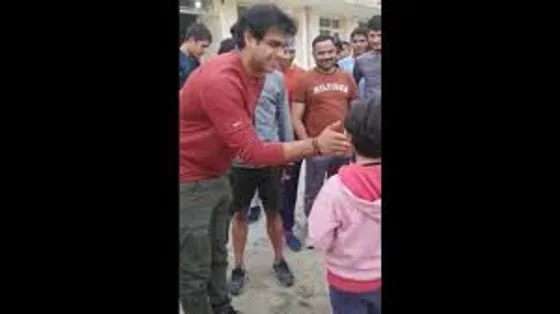 Neeraj chopra talks to a little girl in Panipat who says he 's her ' favourite !