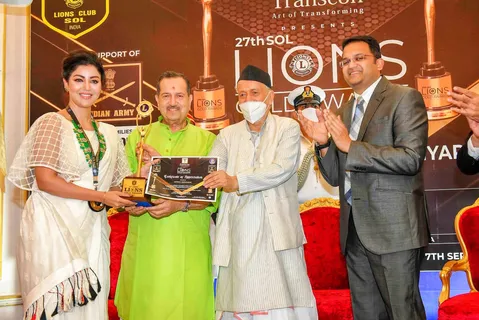 Actor and Social Media star, the stunning Debina Bonnerjee receives the "Social Media Influencer" Award at the 27th Sol Lions Gold Award 2021