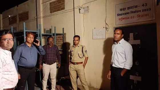 Chhatarpur: जिला निर्वाचन अधिकारी ने स्ट्रॉन्ग रूम का किया निरीक्षण, अतिरिक्त फोर्स, तीव्र प्रकाश की लाइट एवं हर प्वाइंट पर सीसीटीवी कैमरे लगाने के दिए निर्देश