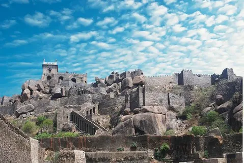 Hyderabad Tourist Places : हैदराबाद को "निजाम का शहर" और "मोतियों का शहर" नाम से भी जाना जाता है। हैदराबाद में घूमने की जगहो की योजना जरूर बनाये