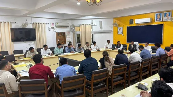 UP News: मण्डलायुक्त की अध्यक्षता में गेंहू क्रय केन्द्रों पर गेंहू खरीद के संबंध में बैठक सम्पन्न
