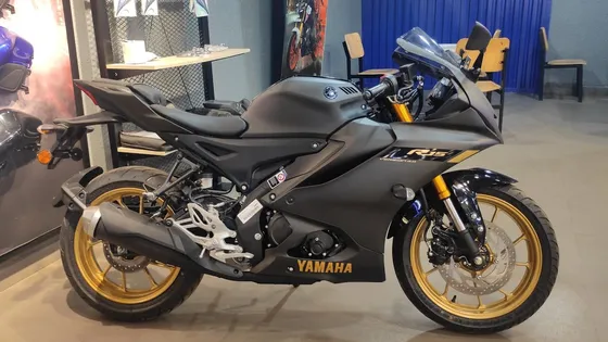 KTM का धिंगाना मचा देंगा Yamaha R15 का प्रीमियम लुक, स्मार्ट फीचर्स और दमदार इंजन के साथ देखे कीमत