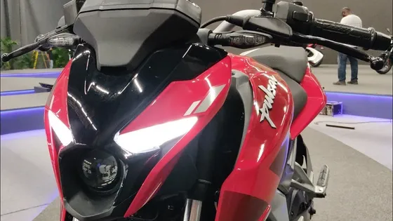 R15 की भिंगरी बना देंगा Bajaj Pulsar का धांसू मॉडल, कम बजट में मिलेंगे भनभनाते फीचर्स और प्रीमियम लुक