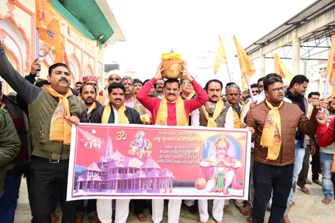 भाजपा प्रदेश अध्यक्ष पहुंचे पन्ना, भगवान जुगल किशोर को पिले चावल भेट कर दिया अयोध्या आने का निमंत्रण