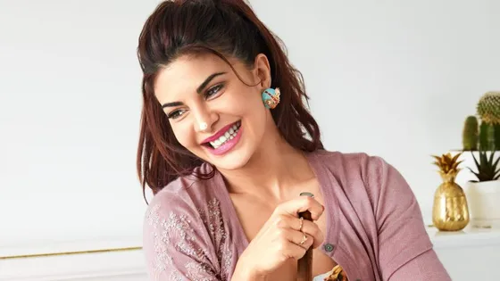 Jacqueline Fernandez Looks Amazing While Giving The Boom Floss Challenge 