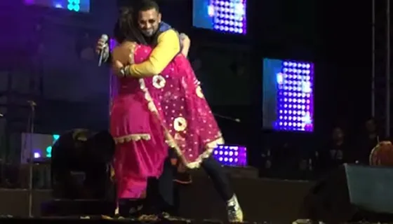 Garry Sandhu Hugs His 'Ex-Gf' Jasmine Sandlas During Live Show, Fans Go Crazy - WATCH