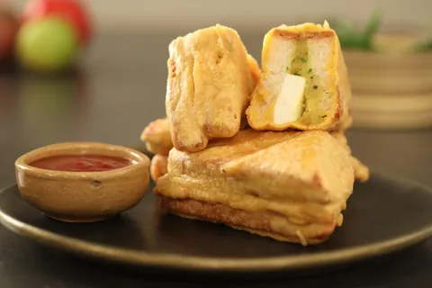 Aloo Paneer Bread Pakoda