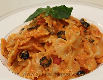 Jain Olive and Tomato Pasta