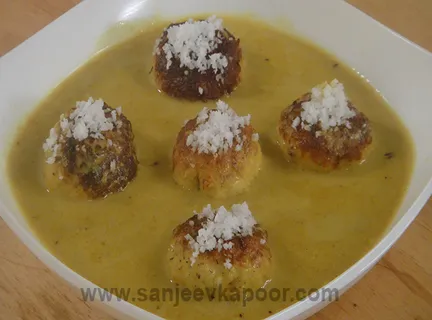 Chicken Meat Balls in Curried Coconut Sauce