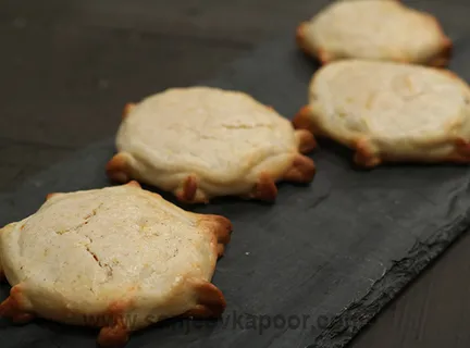 Kalitsounia (Sweet Cheese Pastries)