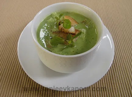 Cucumber Spinach Soup with Fennel Croutons