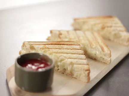 Mac and Cheese Grilled Sandwich - SK Khazana