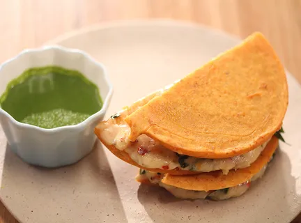 Cheesy Cheela Sandwich 