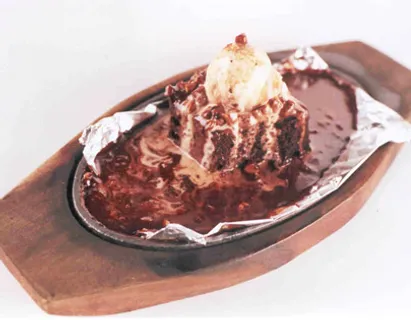 Sizzling Brownie With Vanilla Icecream
