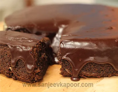 Dark Chocolate Fudge Cake with Dark Chocolate Gana