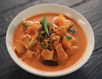 THAI CHICKEN RED CURRY - skk