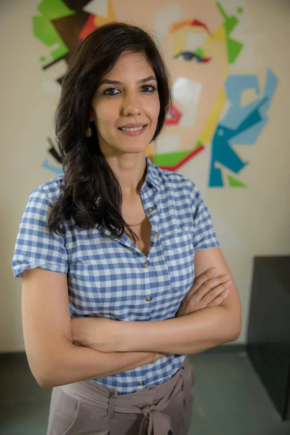 aamir-mamus-new-gf-gauris-credentials-v0-qrmvnk0ahhoe1