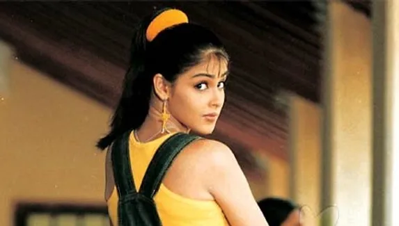 genelia in sye.png