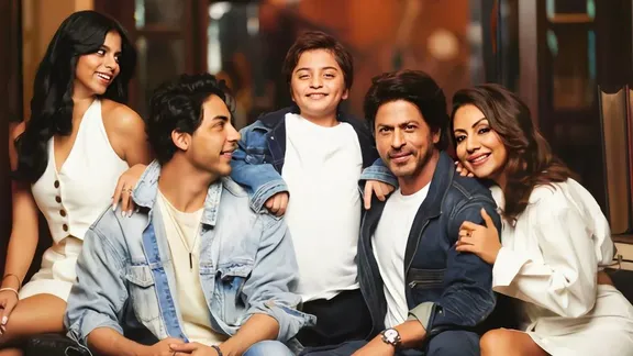 SRK's unseen family pictures from wife Gauri's coffee table book go viral.  Fans say 'KHANdaan made of love' - India Today
