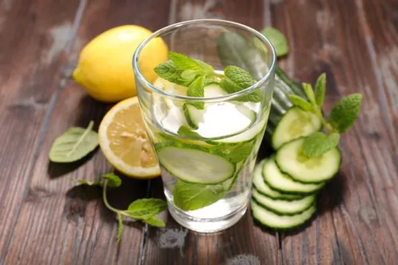 Recipe: Lemon Cucumber And Mint Detox Water - Blog - HealthifyMe