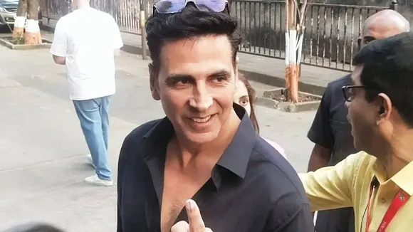 Maharastra Elections 2024 stars vote akshay kumar rajkummar kartik aaryan Ritesh Deshmukh Genelia ali fazal