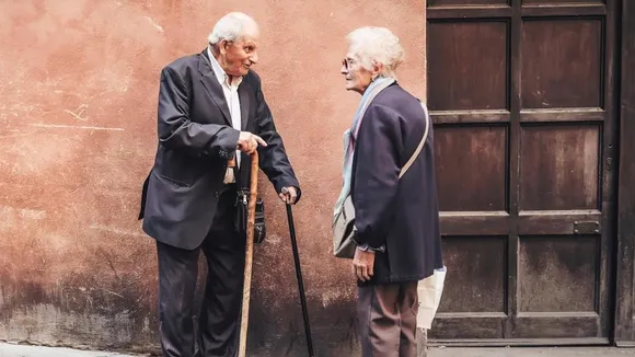 Two older people aeging