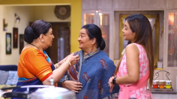 Bharti Achrekar & Apara Mehta's Delightful Bond on Wagle Ki Duniya Set