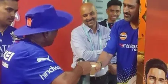 Watch: MS Dhoni's Surprise Visit To RCB Dressing Room Before Match!