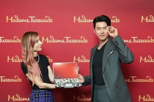 Hyun Bin is getting a wax statue at the Madame Tussauds. The actor was seen posing with the officials.