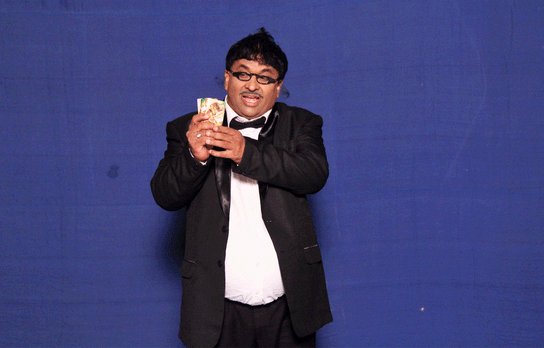 Murari Turns Into A Gambler In Jijaji Chhat Per Hain