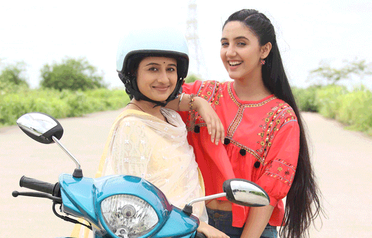 Ashnoor Kaur Shares Tips To Use Social Media With On-Screen Mother Paridhi Sharma