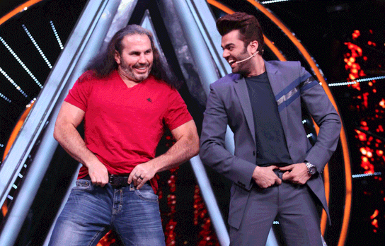 Wwe Superstar Matt Hardy Shows His Dabangg Moves On The Indian Idol Set