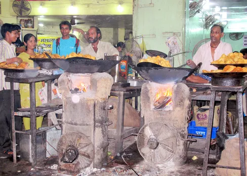 10 lip-smacking street foods of Varanasi