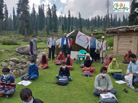 Lockdown: Kashmir's teachers run open-air classrooms as Internet ban rules out online education