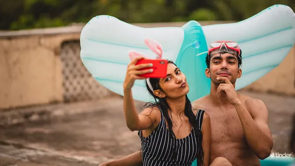 Aaja milke, haske, khulke jeete hain hum says Tinder in new digital film