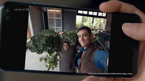 No more selfie glitches, say two new Vivo V19 ads