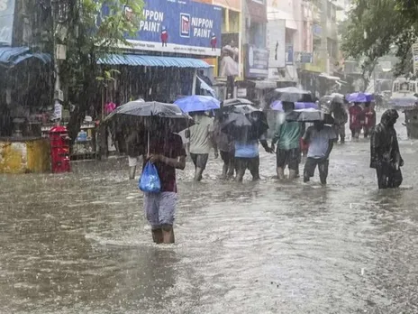 ঘূর্ণাবর্তের আশঙ্কা, ঝড় বৃষ্টির সম্ভাবনায় বাড়তে পারে দুর্যোগ