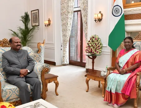 রাজ্য-রাজ্যপাল সংঘাত! হঠাৎ রাষ্ট্রপতির সঙ্গে সাক্ষাৎ সিভি আনন্দ বোস-র