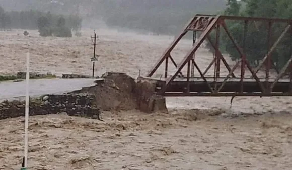 Himachal Flood:  ভয়ঙ্কর হিমাচলের কিছু মুহুর্ত, দেখুন এক নজরে -