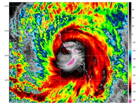 Cyclone Mocha : লণ্ডভণ্ড হচ্ছে সব কিছু, শুরু মোচার ল্যান্ডফল প্রক্রিয়া