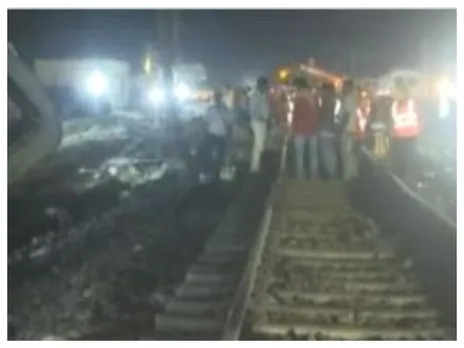 Odisha Train Accident: মধ্যরাত অবধি চলছে উদ্ধারকার্য , দেখুন ভিডিও