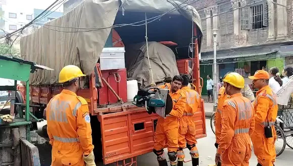 গার্ডেনরিচে ফের শুরু উদ্ধারকাজ, মিলবে কি প্রাণের সন্ধান!