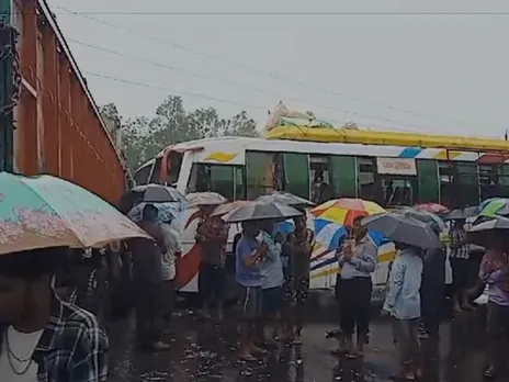 যাত্রীবাহী বাসের সাথে লরির মুখোমুখি সংঘর্ষ, আহত একাধিক বাস যাত্রী