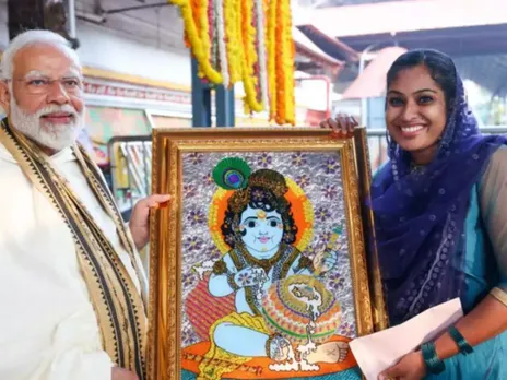সম্প্রীতির অনন্য নজির, প্রধানমন্ত্রী মোদীকে 'কৃষ্ণের পেইন্টিং' উপহার মুসলিম শিল্পীর