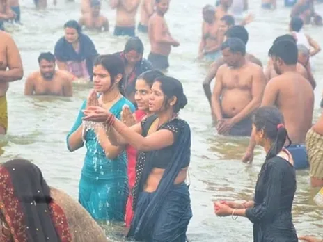 রাম মন্দির সাধারণের জন্য খোলার সাথে সাথে ভক্তরা পবিত্র সরযূ নদীতে স্নান করেন