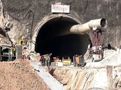 Tunnel collapse: যুদ্ধ পর্যায়ে কাজ চলছে, রাতেই জানিয়ে দিলেন মুখ্যমন্ত্রী