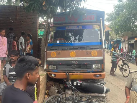 ভয়ঙ্কর দুর্ঘটনা! ভাগ্য সহায় সবজি বিক্রেতার