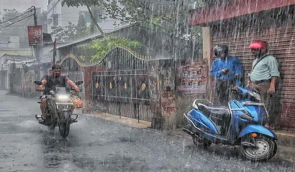 বড় খবর: আবহাওয়া নিয়ে সতর্কবার্তা দিল হাওয়া অফিস